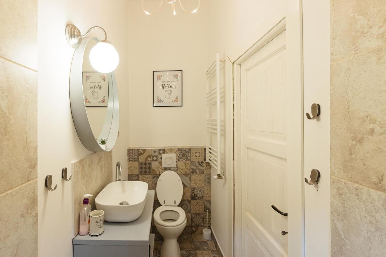 Chic Apartment In Historical City Center Temešvár Exteriér fotografie